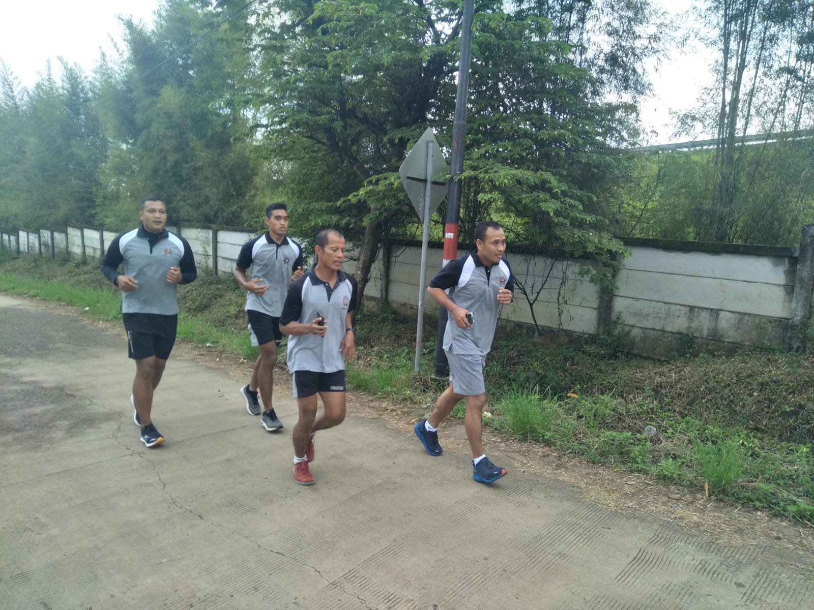 Jaga Stamina, Prajurit Korem 073/Makutarama Laksanakan Lari Aerobik Bersama 